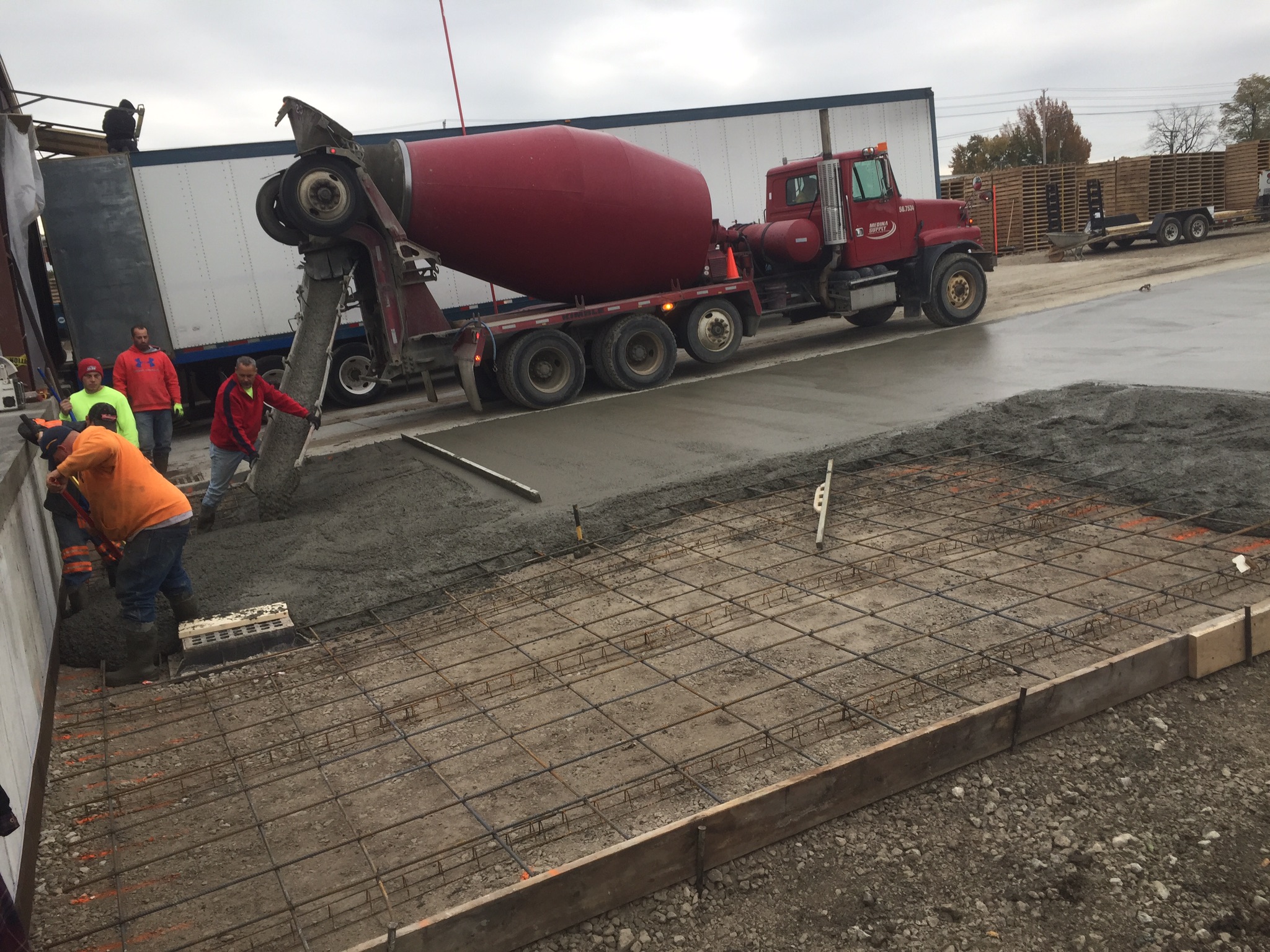 commercial-concrete-pour-concrete-truck